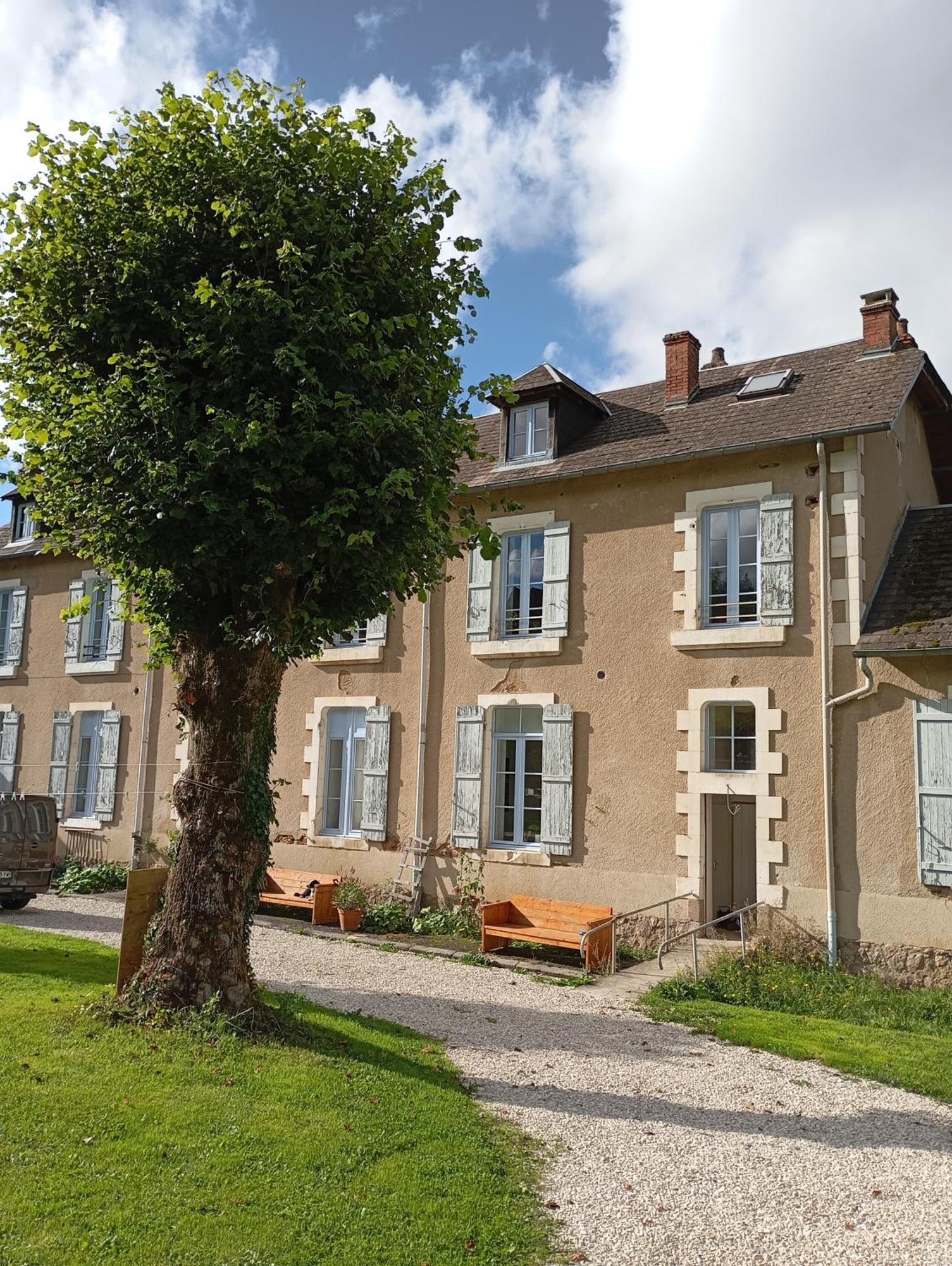 L' Ancienne Ecole Du Morvan Larochemillay المظهر الخارجي الصورة